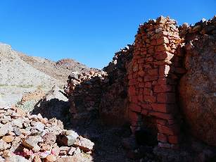 Death-Valley-2020-day7-9  stone ruins  w.jpg (337909 bytes)